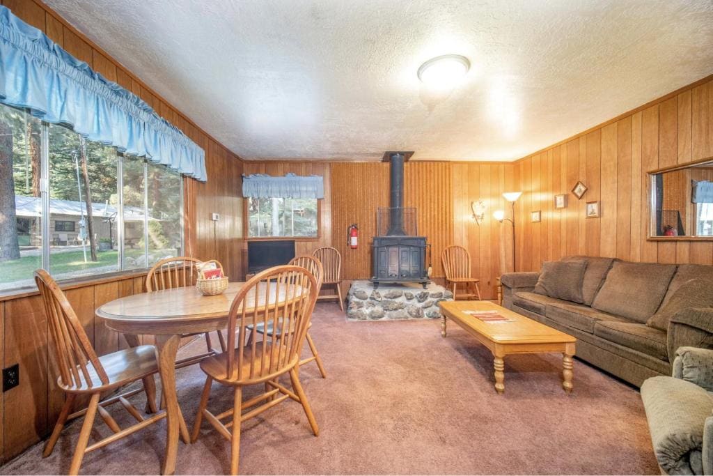 1 Bedroom Duplex Smokey Bear Cottage room - Image 3