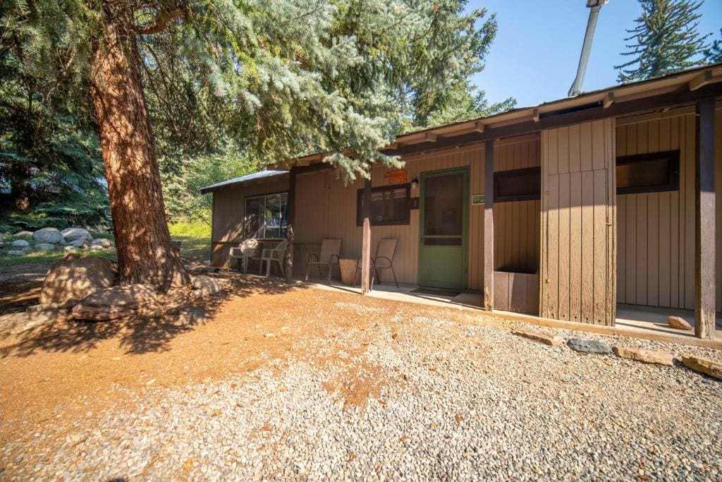 1 Bedroom Duplex Smokey Bear Cottage room - Image 2