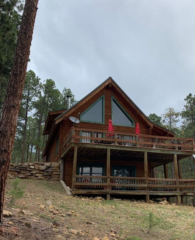 Five-Bedroom House - Top Of The Pines Vacation Home room - Image 3