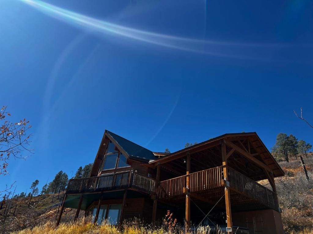 Three-Bedroom House - Lake Vista Vacation Home room - Image 3