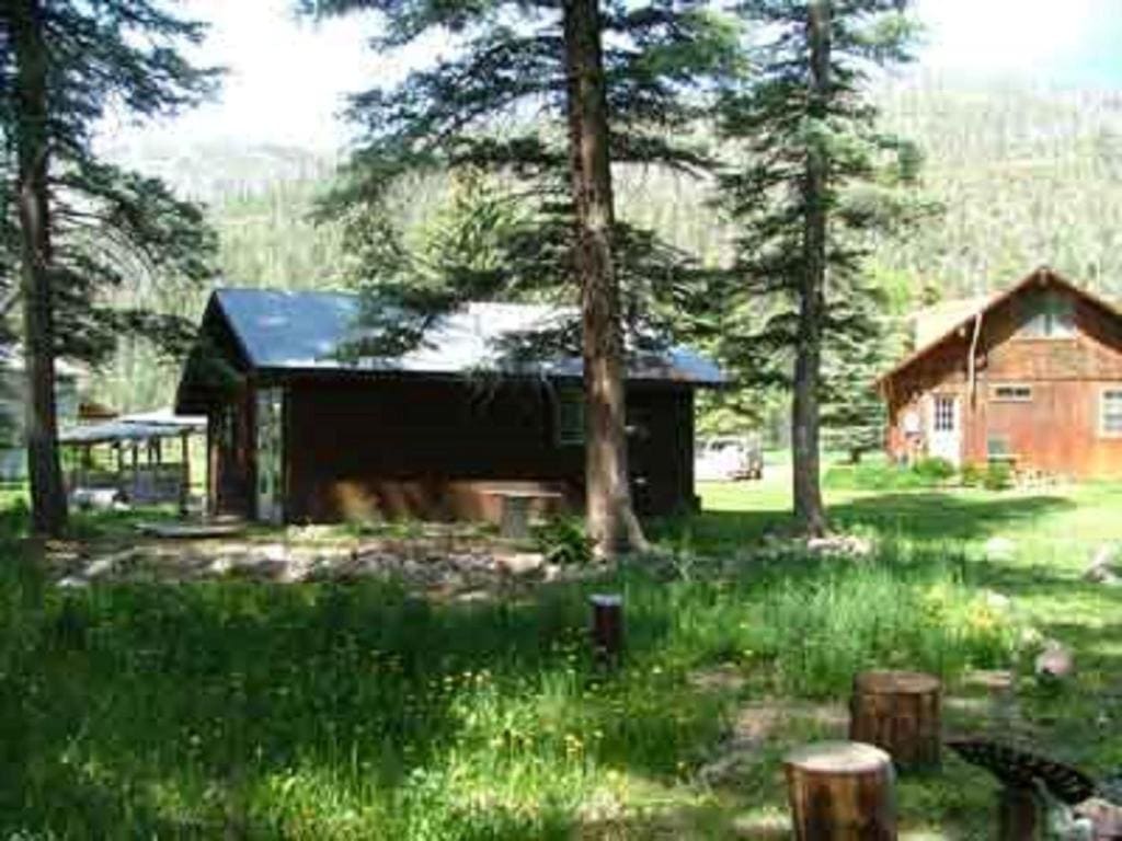 Three-Bedroom House - Ponderosa Creekside Vacation Home room - Image 1