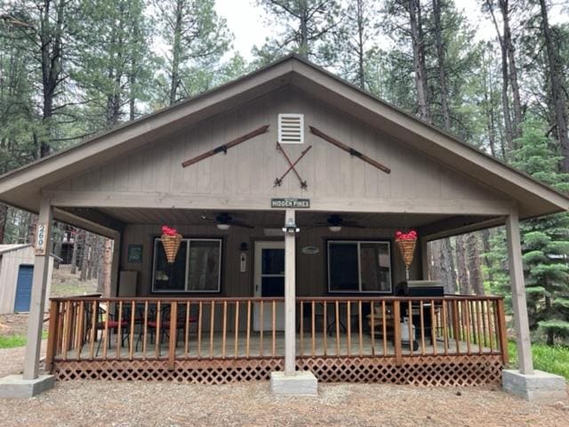 Two-Bedroom House - Hidden Pines Vacation Home room - Image 3