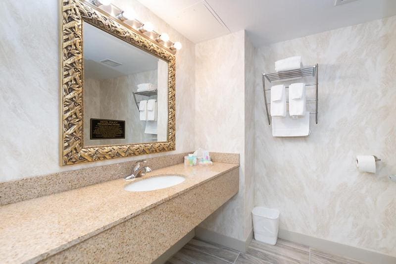 King Room, Non-Smoking room - Image 2