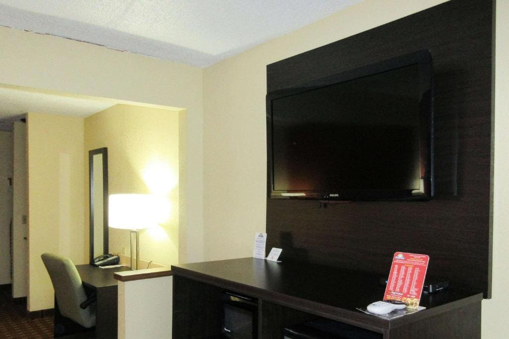King Suite with Sofa Bed - Non-Smoking room - Image 1