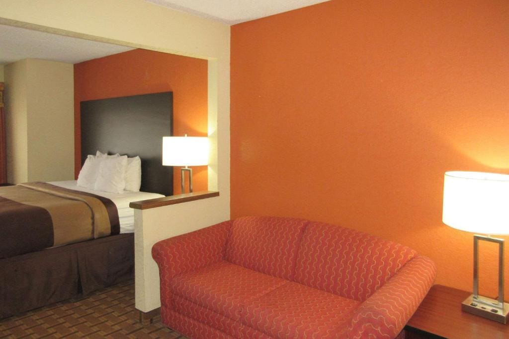 King Suite with Sofa Bed - Non-Smoking room - Image 2