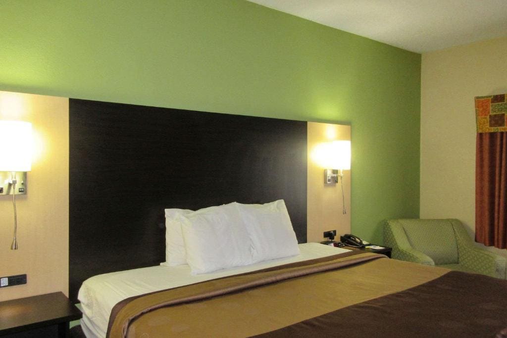 King Room - Non-Smoking room - Image 1