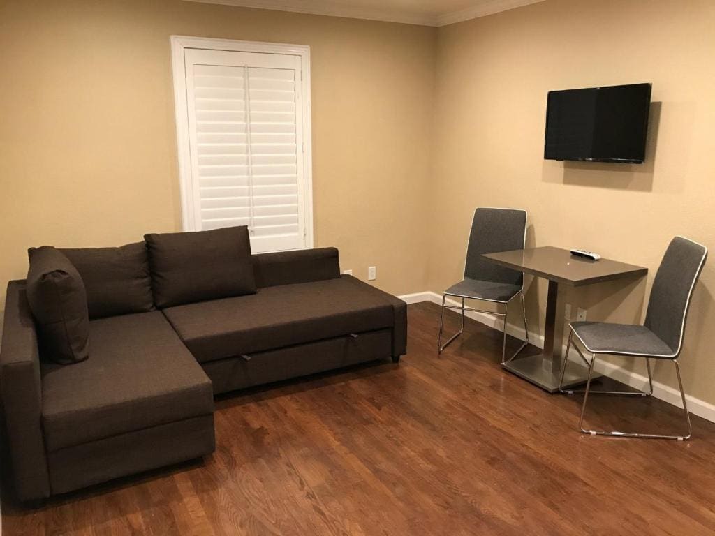 Queen Suite room - Image 2