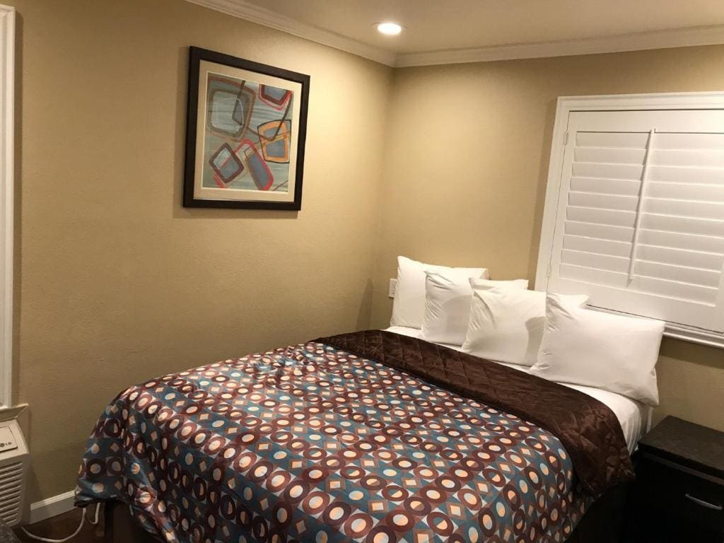 Queen Suite room - Image 1