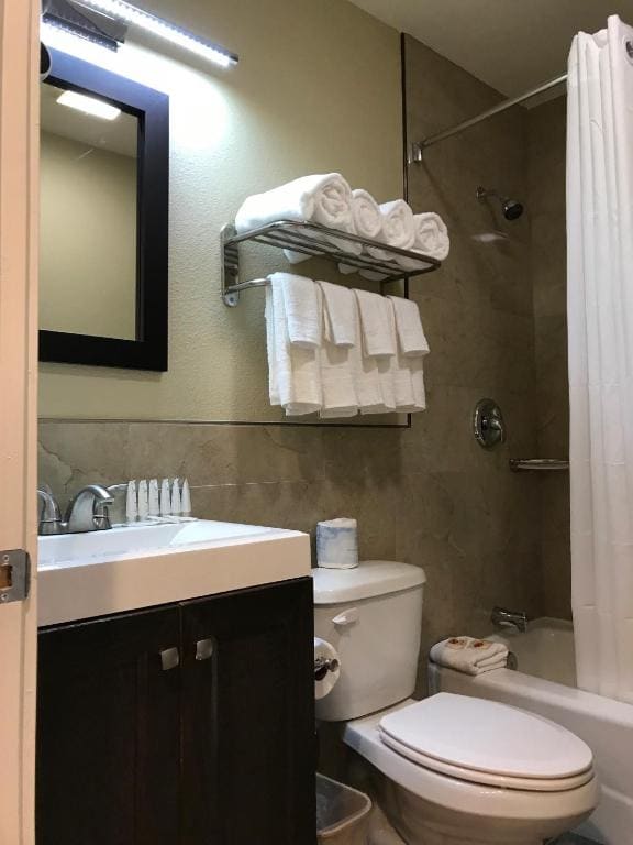 Queen Suite room - Image 3