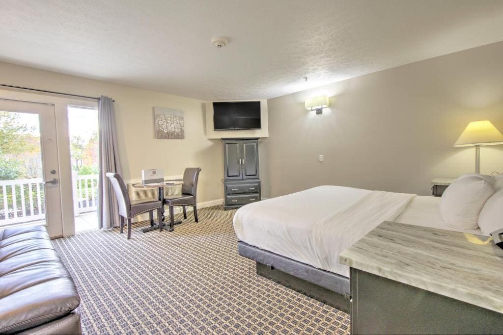 King Room with Spa Bath room - Image 1