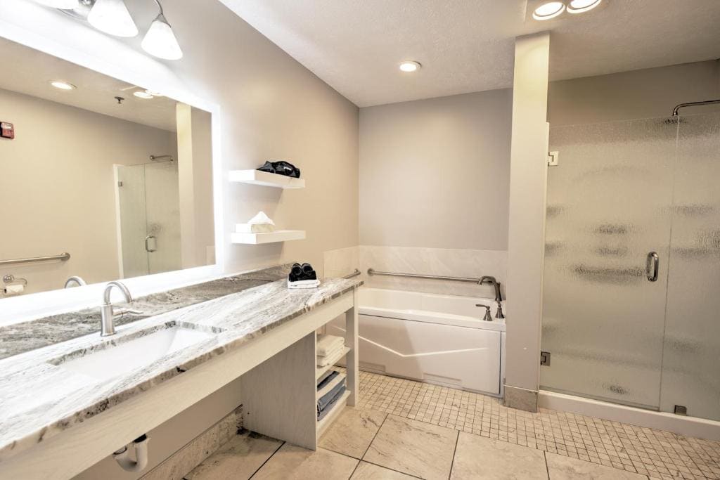 King Room with Spa Bath room - Image 2