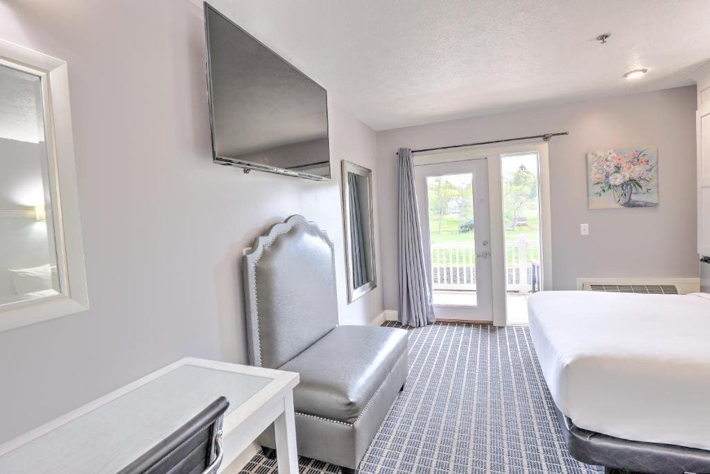 Deluxe Queen Room with Two Queen Beds room - Image 3