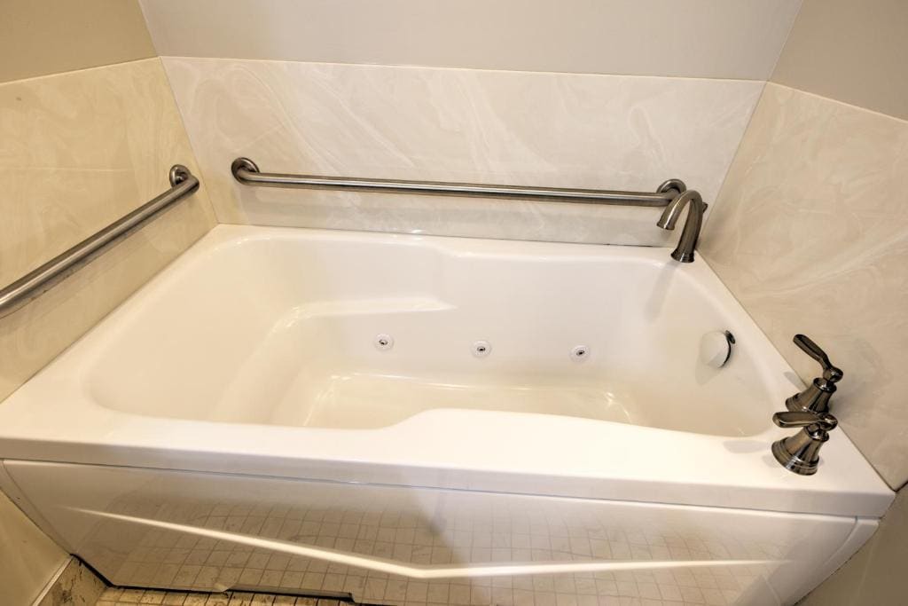 King Room with Spa Bath room - Image 3