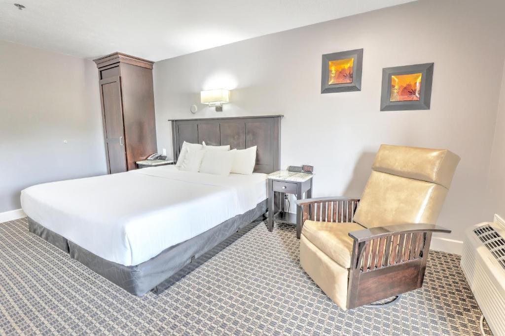 Deluxe King Room room - Image 2