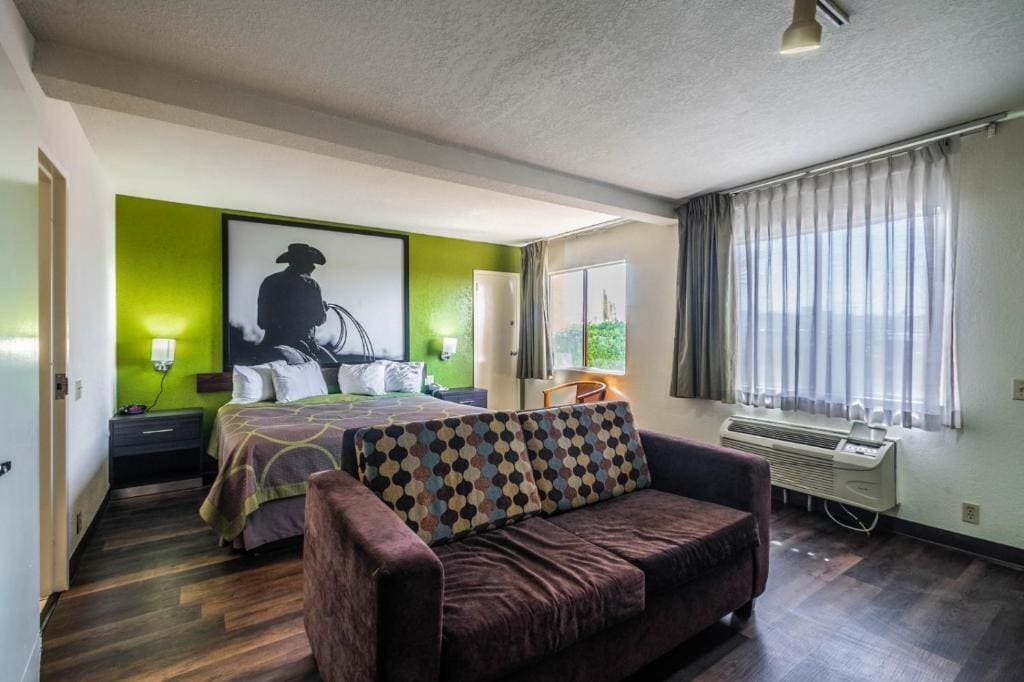 King Room - Non-Smoking room - Image 1