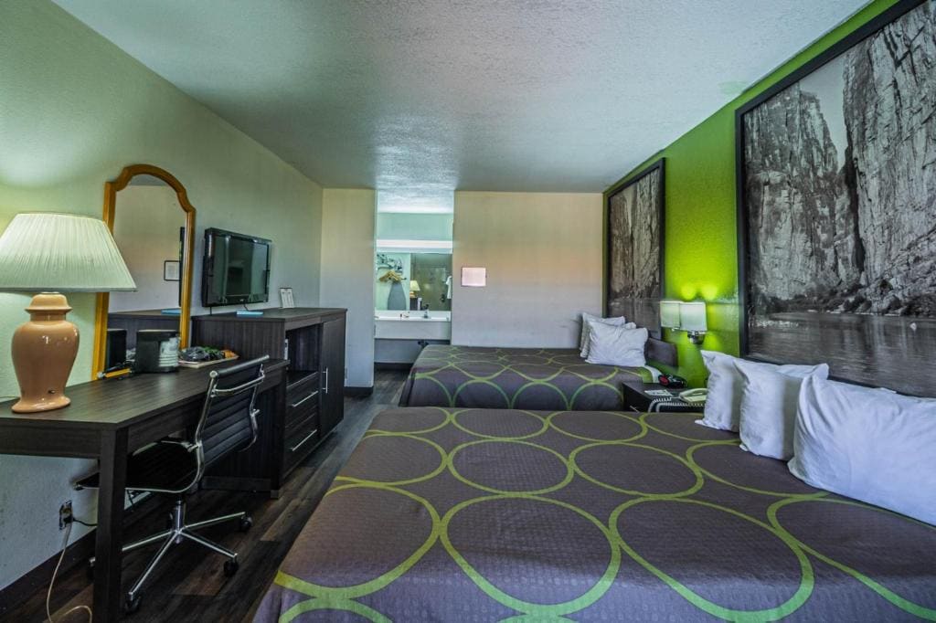 Double Room with Two Double Beds - Smoking room - Image 1