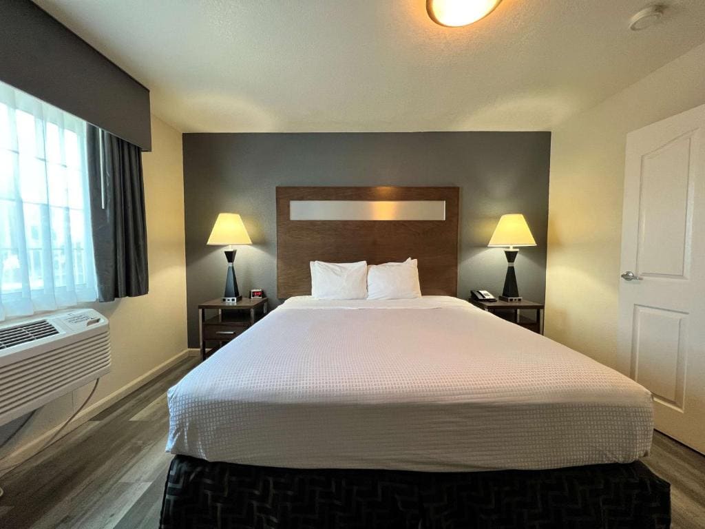 King Room - Non-Smoking room - Image 1