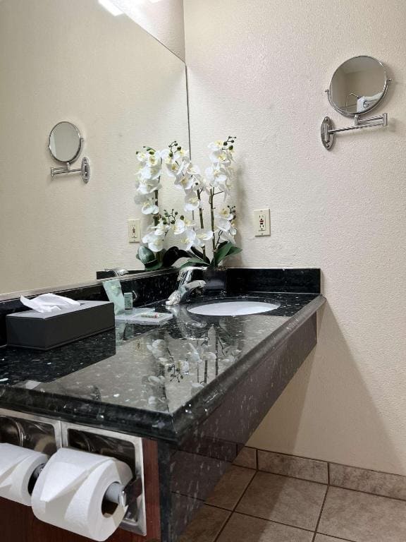 King Room with Walk-In Shower - Mobility Access room - Image 1