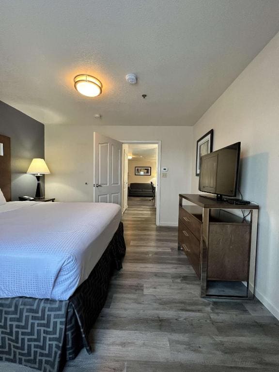 King Suite room - Image 2