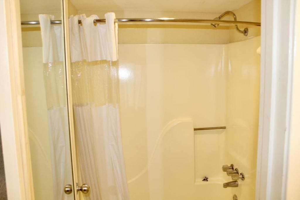 Double Room with Two Double Beds - Non-Smoking room - Image 3