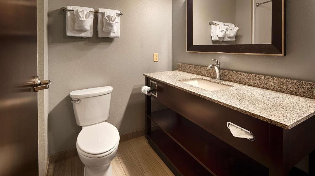 King Suite with Sofa Bed and Kitchen room - Image 3