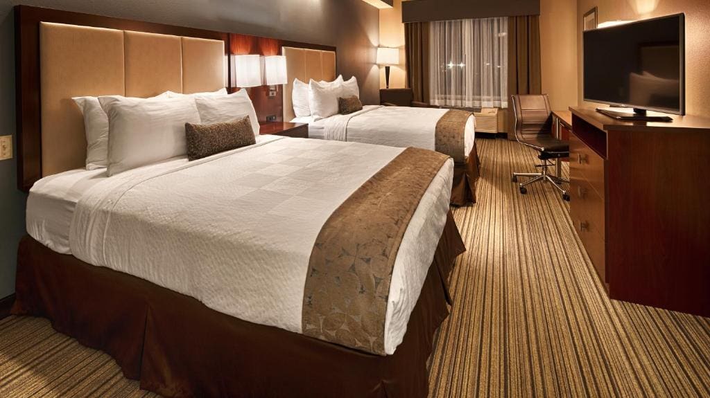 Queen Room with Two Queen Beds - Non-Smoking room - Image 3
