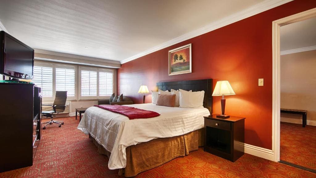 Mini King Suite with View and Roll-In Shower - Disability Access/Non-Smoking room - Image 2