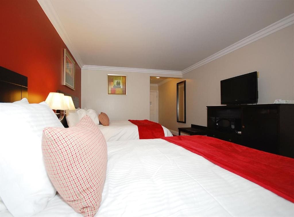 Queen Room with Two Queen Beds room - Image 3