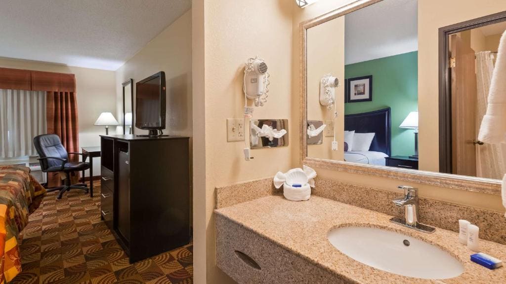 King Room - Non-Smoking room - Image 3