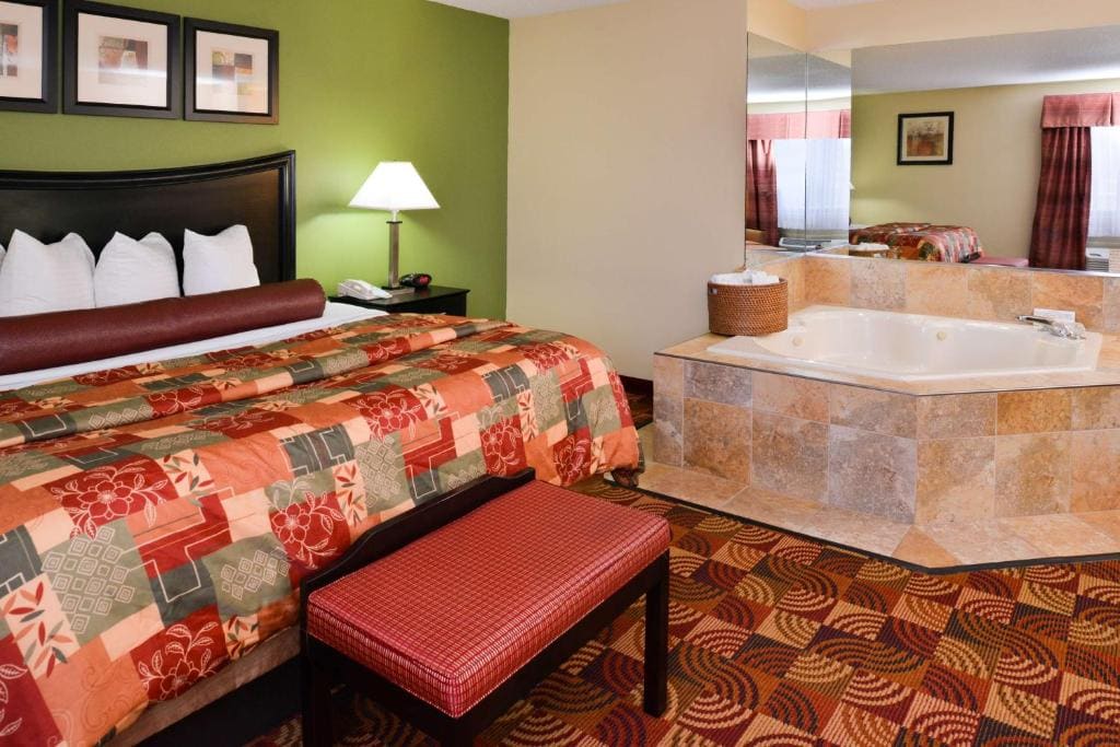 King Suite with Spa Bath - Non-Smoking room - Image 1