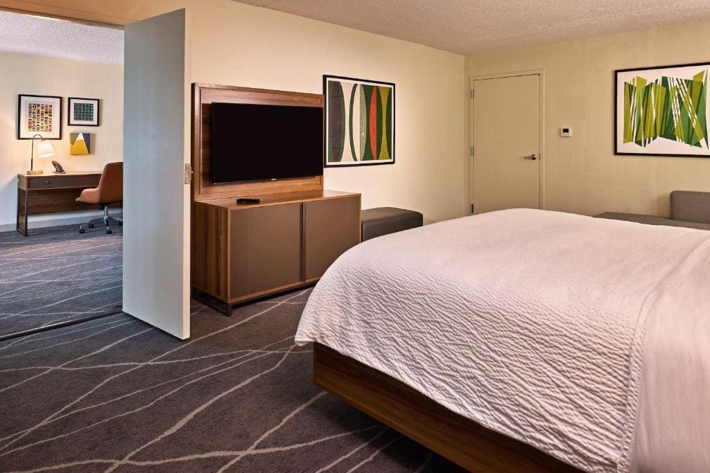 One-Bedroom King Suite - Top Floor room - Image 1