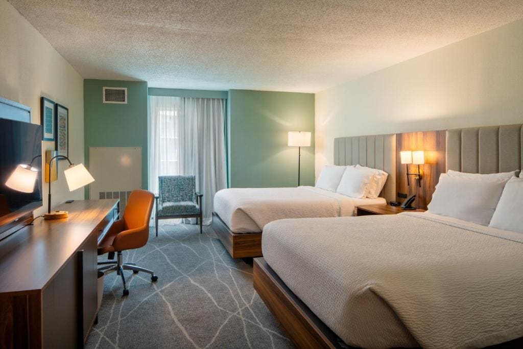 Standard Room with Two Queen Beds room - Image 2