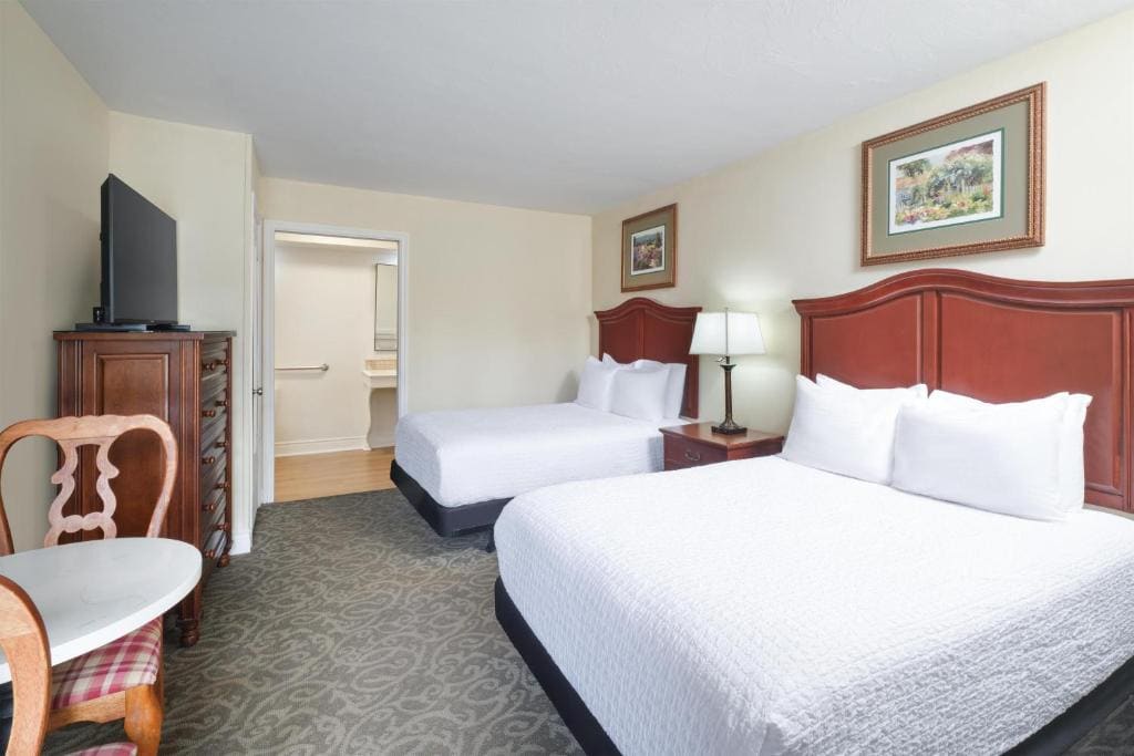 Double Room with Two Double Beds and Roll-In Shower - Disability Access/Non-Smoking room - Image 2