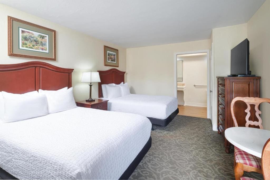 Large Queen Room with Two Queen Beds - Non-Smoking room - Image 1