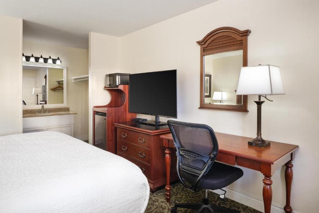 Double Room with Two Double Beds - Non-Smoking room - Image 2