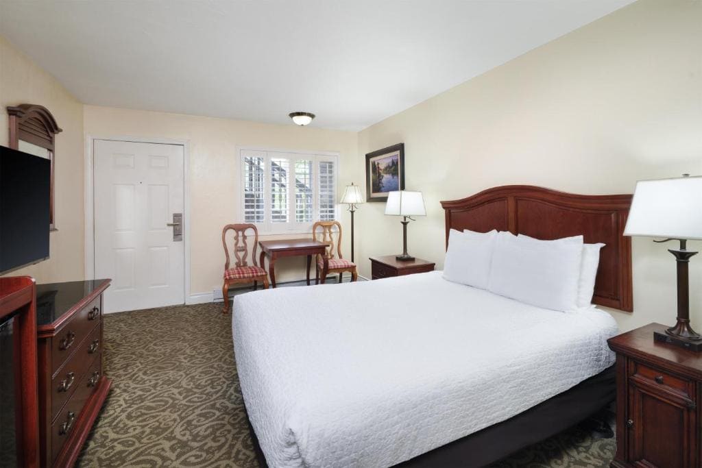 Queen Room with Bath Tub - Disability Access/Non-Smoking room - Image 1