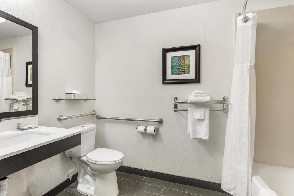 Queen Room - Disability Access room - Image 3