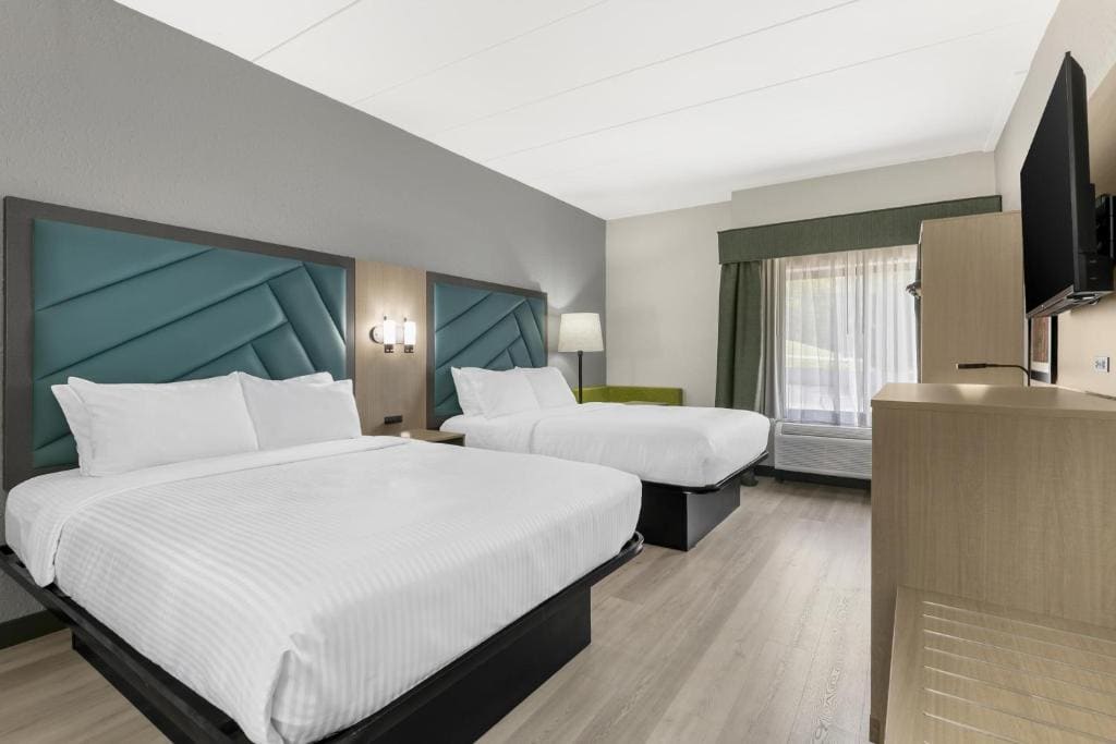 Queen Room with Two Queen Beds - Non-Smoking room - Image 1
