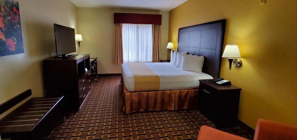 King Room - Non-Smoking room - Image 2