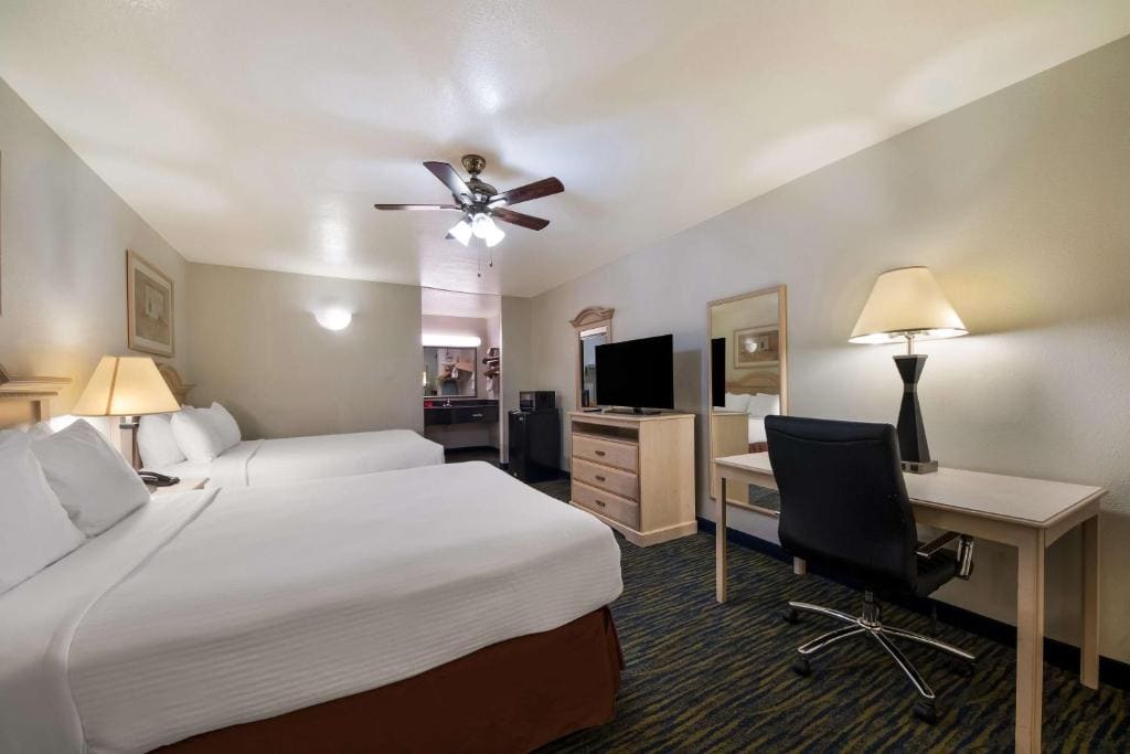 Large Queen Room with Two Queen Beds room - Image 1