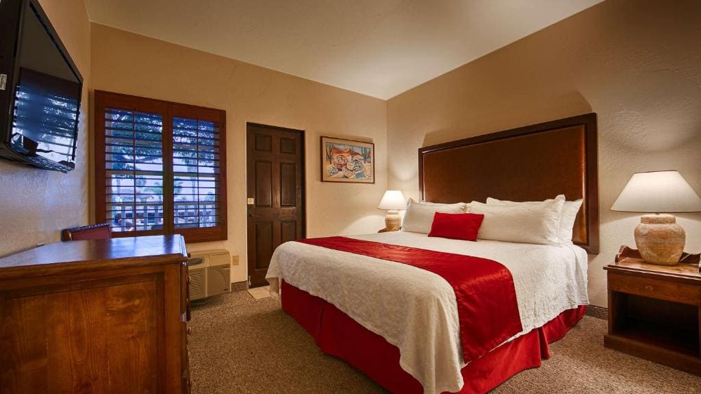 One-Bedroom King Suite with Sofa Bed room - Image 1