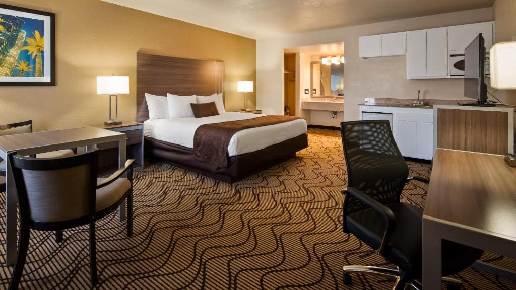 Queen Room with Two Queen Beds - Non-Smoking room - Image 1