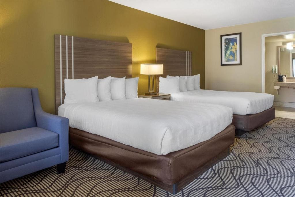 Queen Room with Two Queen Beds - Disability Access room - Image 1