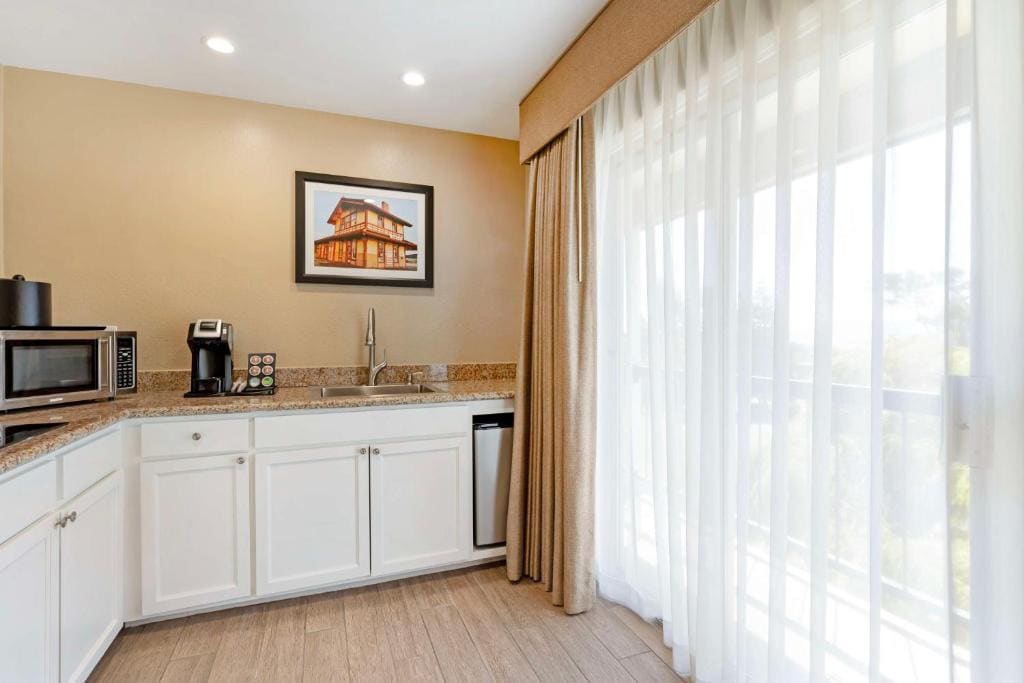 King Suite room - Image 2