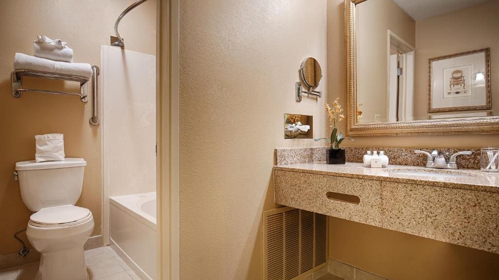 Queen Room - Non-Smoking room - Image 3