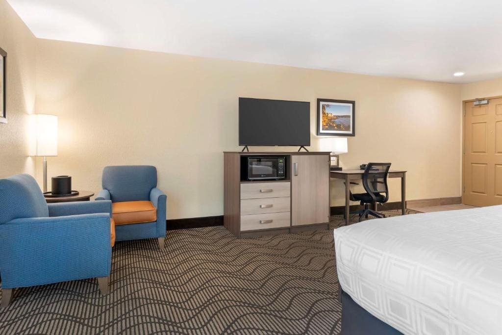 King Room with Kitchenette - Non-Smoking room - Image 1