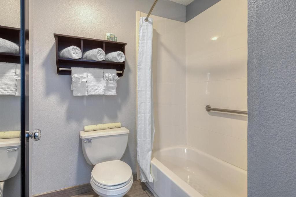 King Room - Non-Smoking room - Image 3