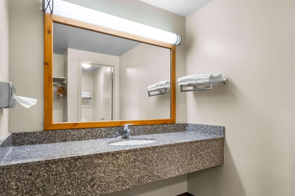 Two-Bedroom Twin Suite - Ground Floor/Non-Smoking room - Image 1