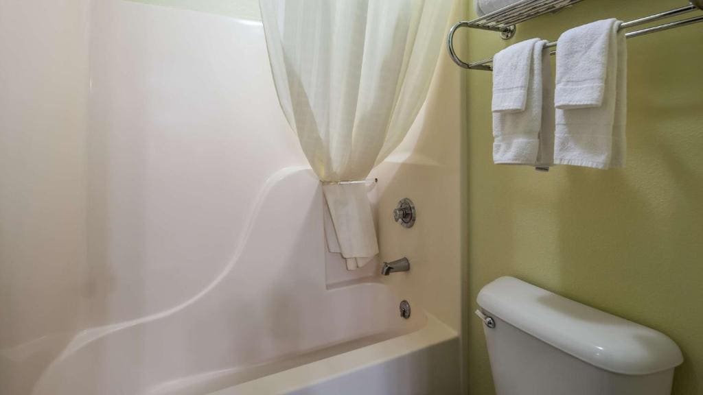 Queen Room - Disability Access room - Image 3