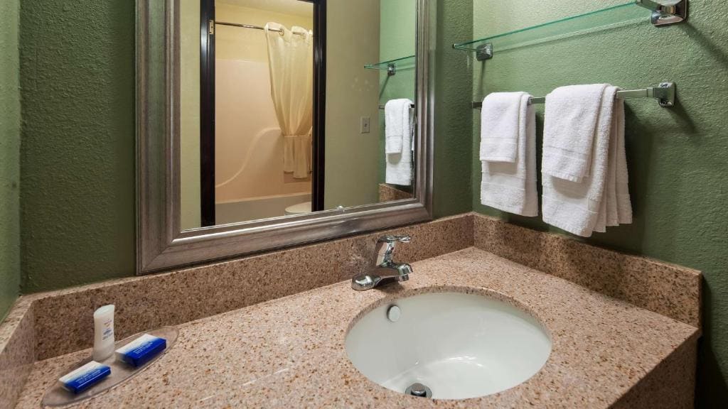 Queen Room - Disability Access room - Image 2